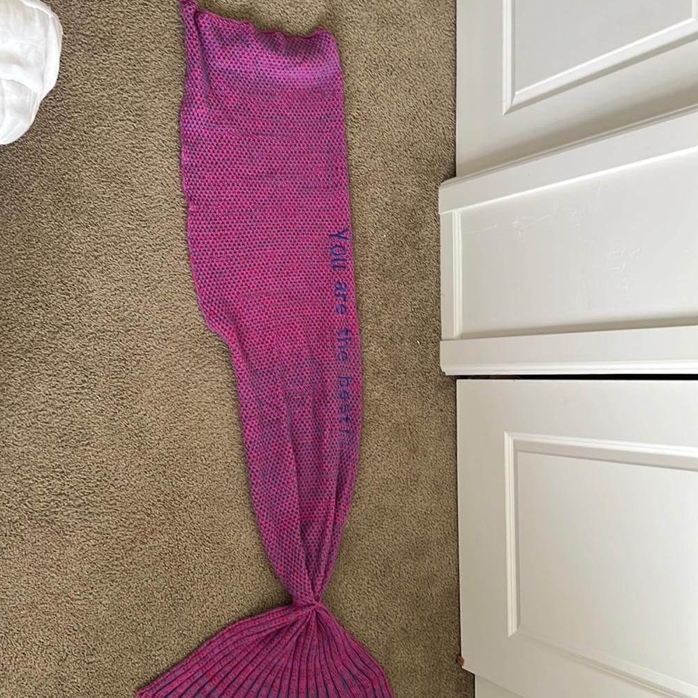 Mermaid tail shaped blanket, super cute.